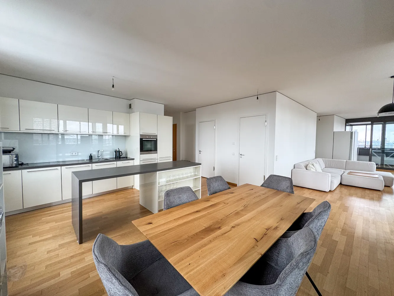2 Zimmer Wohnung mit 115 m² in Hamburg – Bild 2