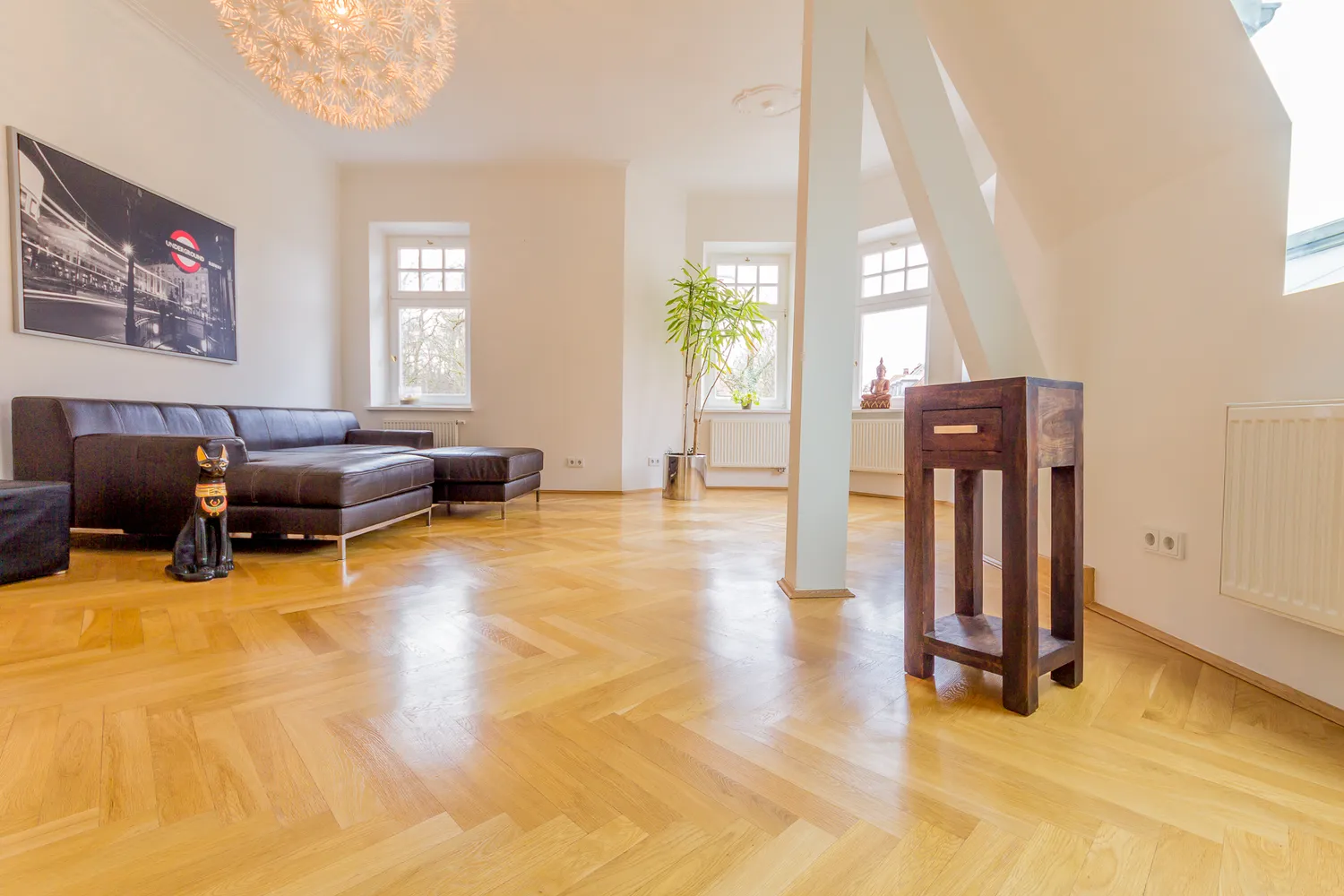 4 Zimmer Wohnung mit 200 m² in München – Bild 1