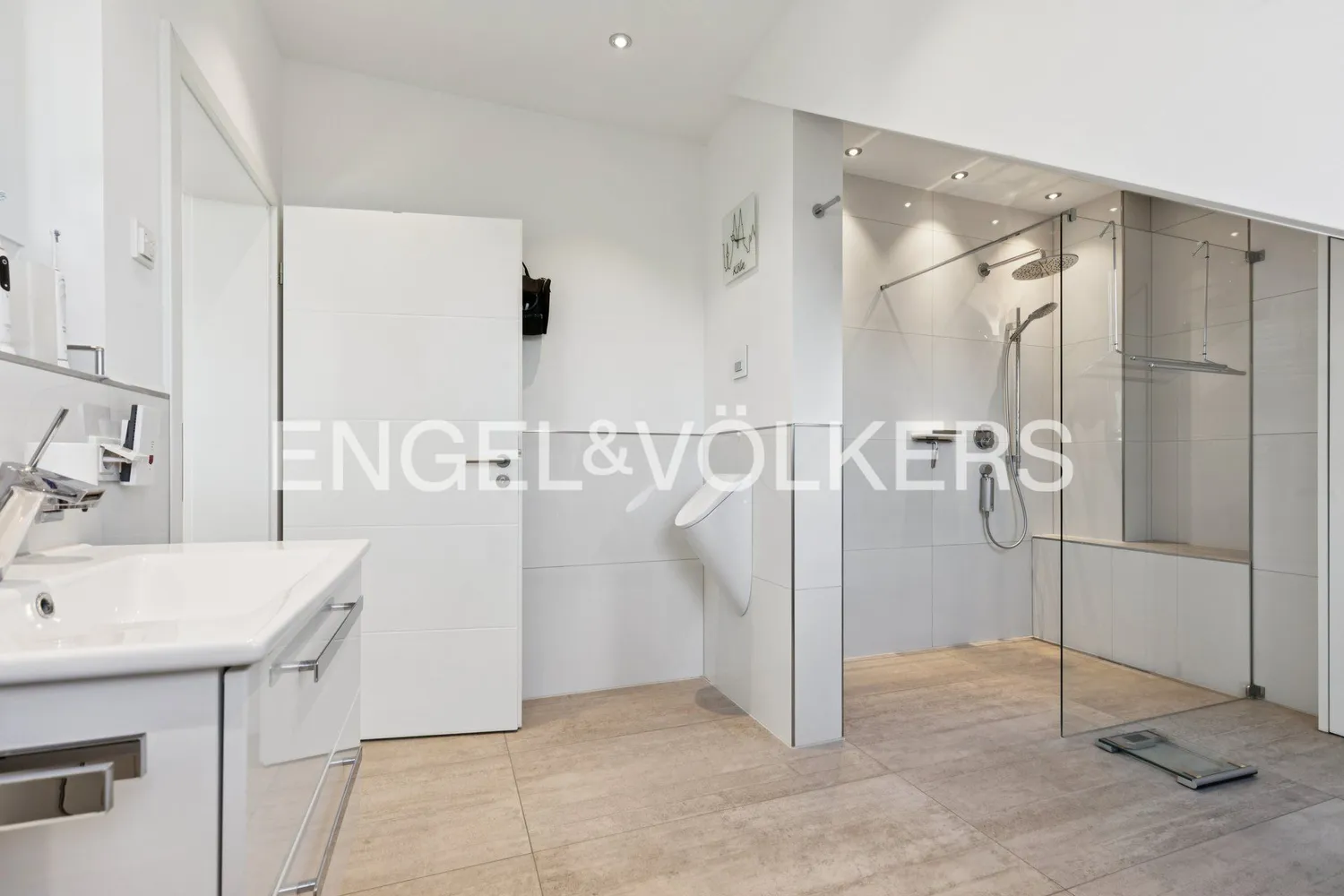 4 Zimmer Wohnung mit 233 m² in Pulheim – Bild 4