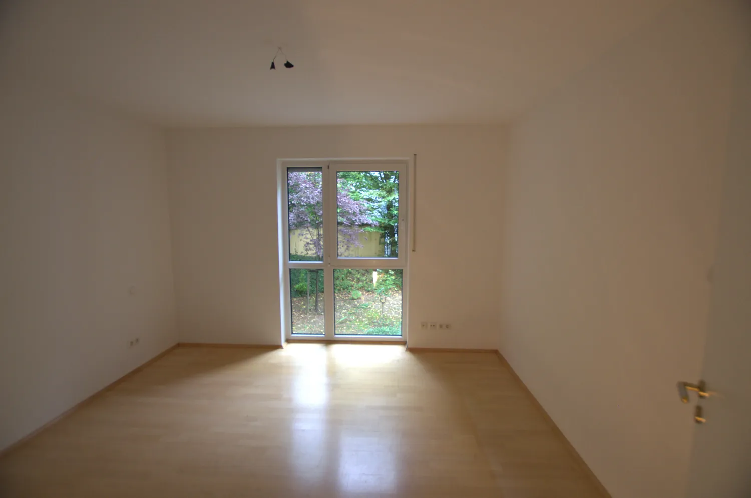 2 Zimmer Wohnung mit 65 m² in Wiesbaden – Bild 2