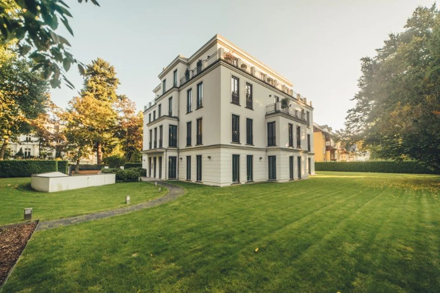 4 Zimmer Wohnung mit 150 m² in Berlin – Bild 1