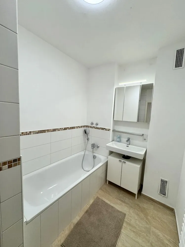Shared room with 10 m² in Munich – Photo 2