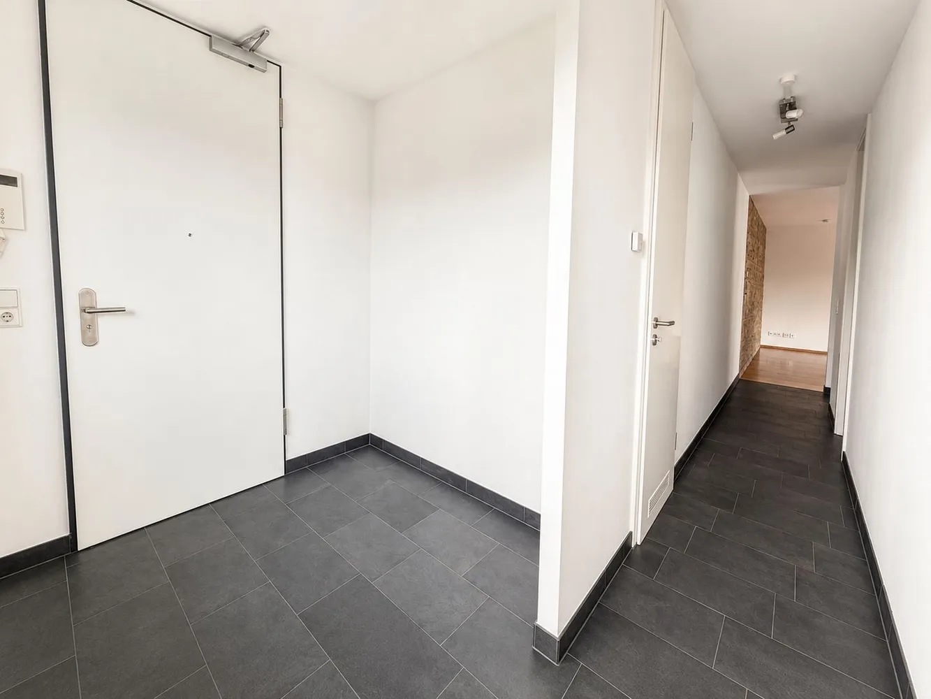 2 Zimmer Wohnung mit 73 m² in Frankfurt am Main – Bild 2
