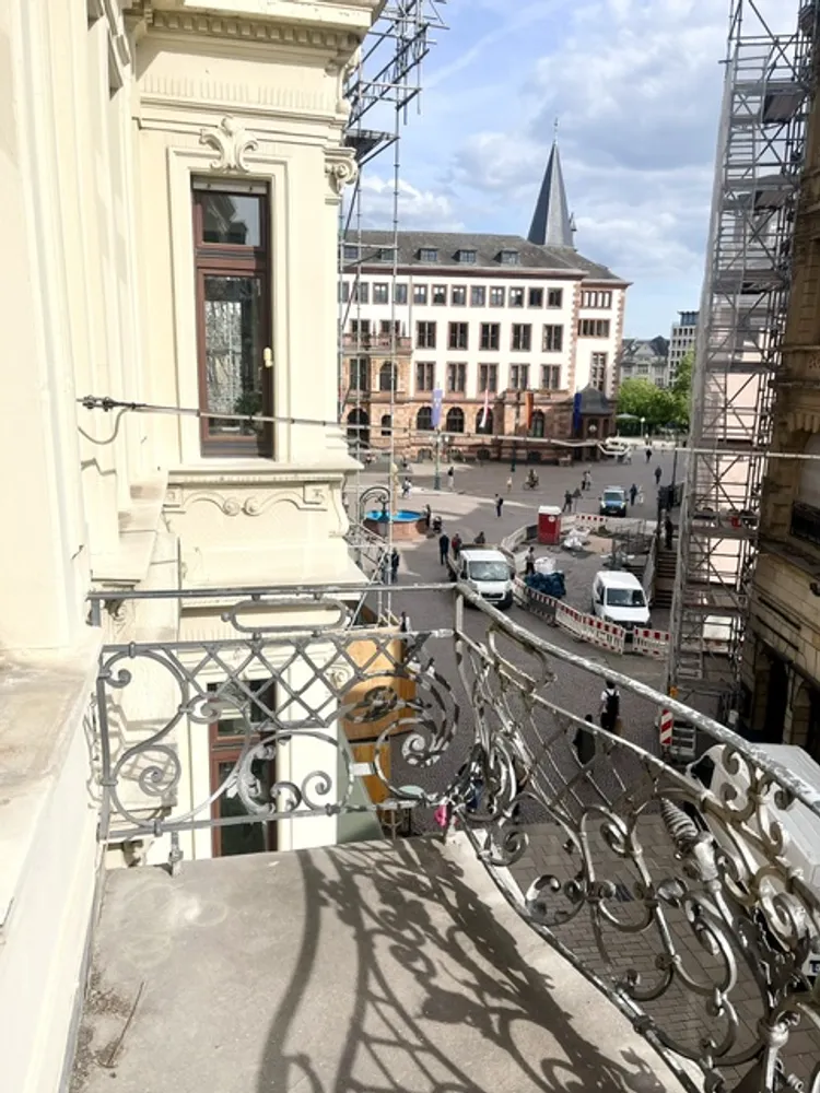 4 Zimmer Wohnung mit 140 m² in Wiesbaden – Bild 1