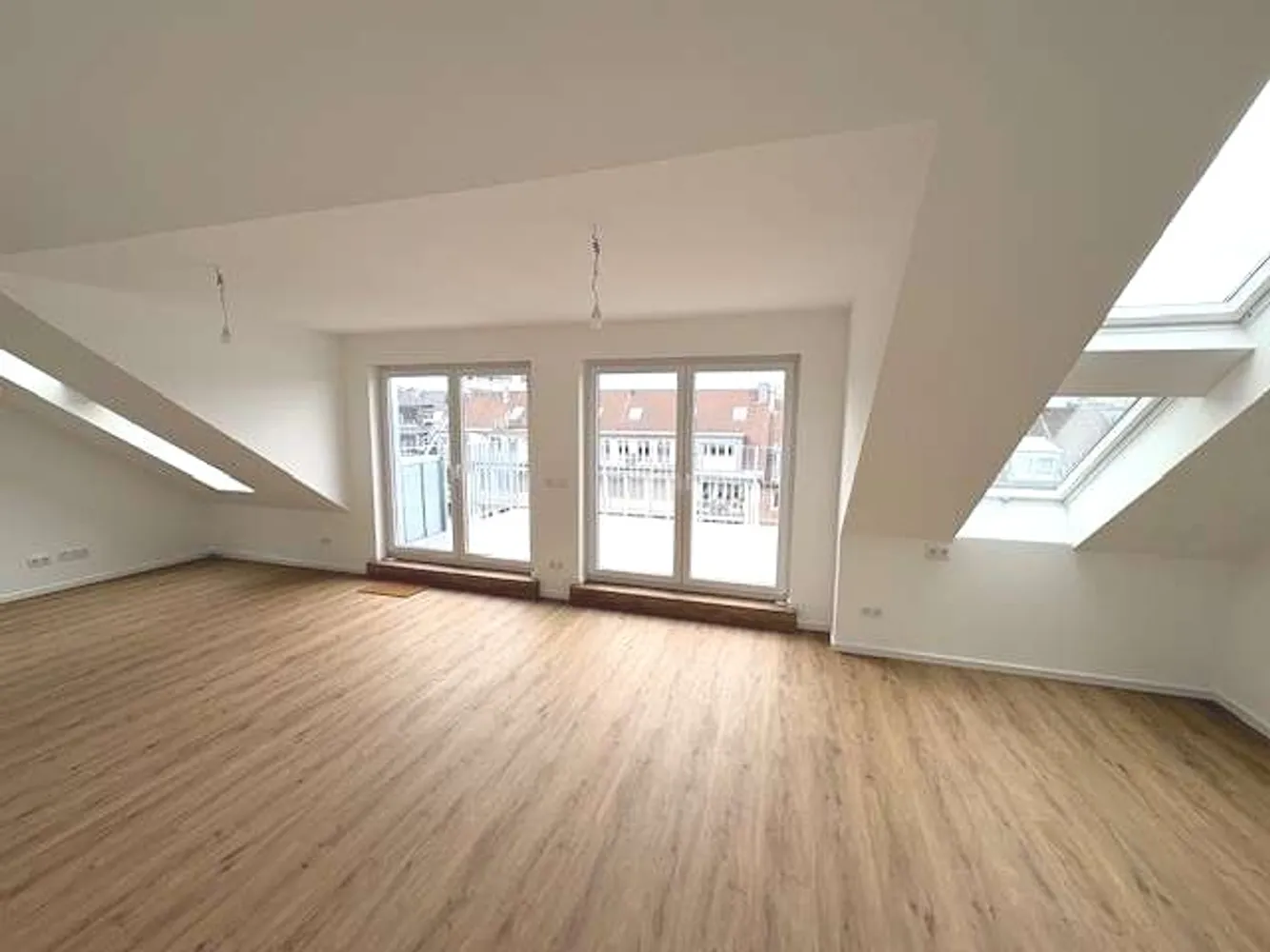2 Zimmer Wohnung mit 77 m² in Düsseldorf – Bild 1