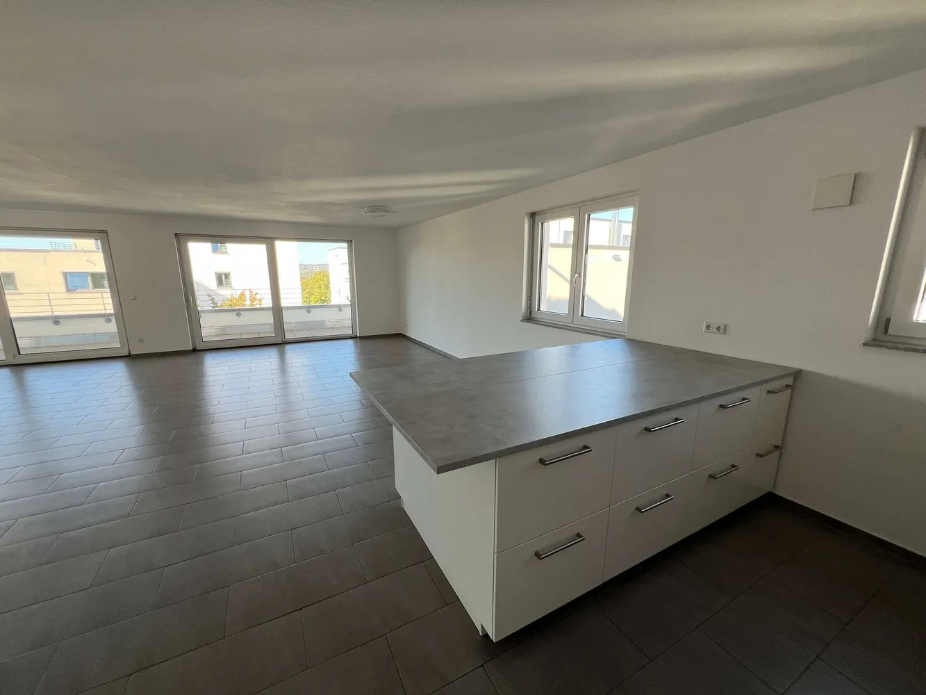 4 Zimmer Wohnung mit 143 m² in Stuttgart – Bild 1