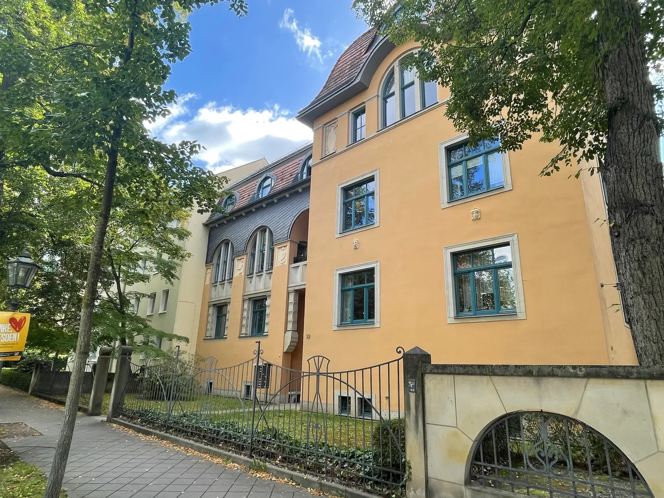 2 Zimmer Wohnung mit 102 m² in Dresden – Bild 2