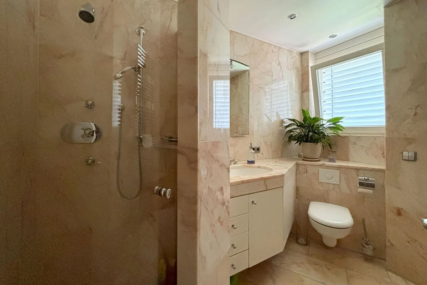 5 Zimmer Wohnung mit 224 m² in Stuttgart – Bild 12
