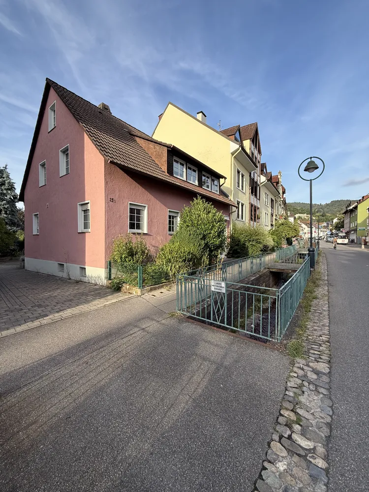 6 Zimmer Haus mit 200 m² in Freiburg im Breisgau – Bild 2