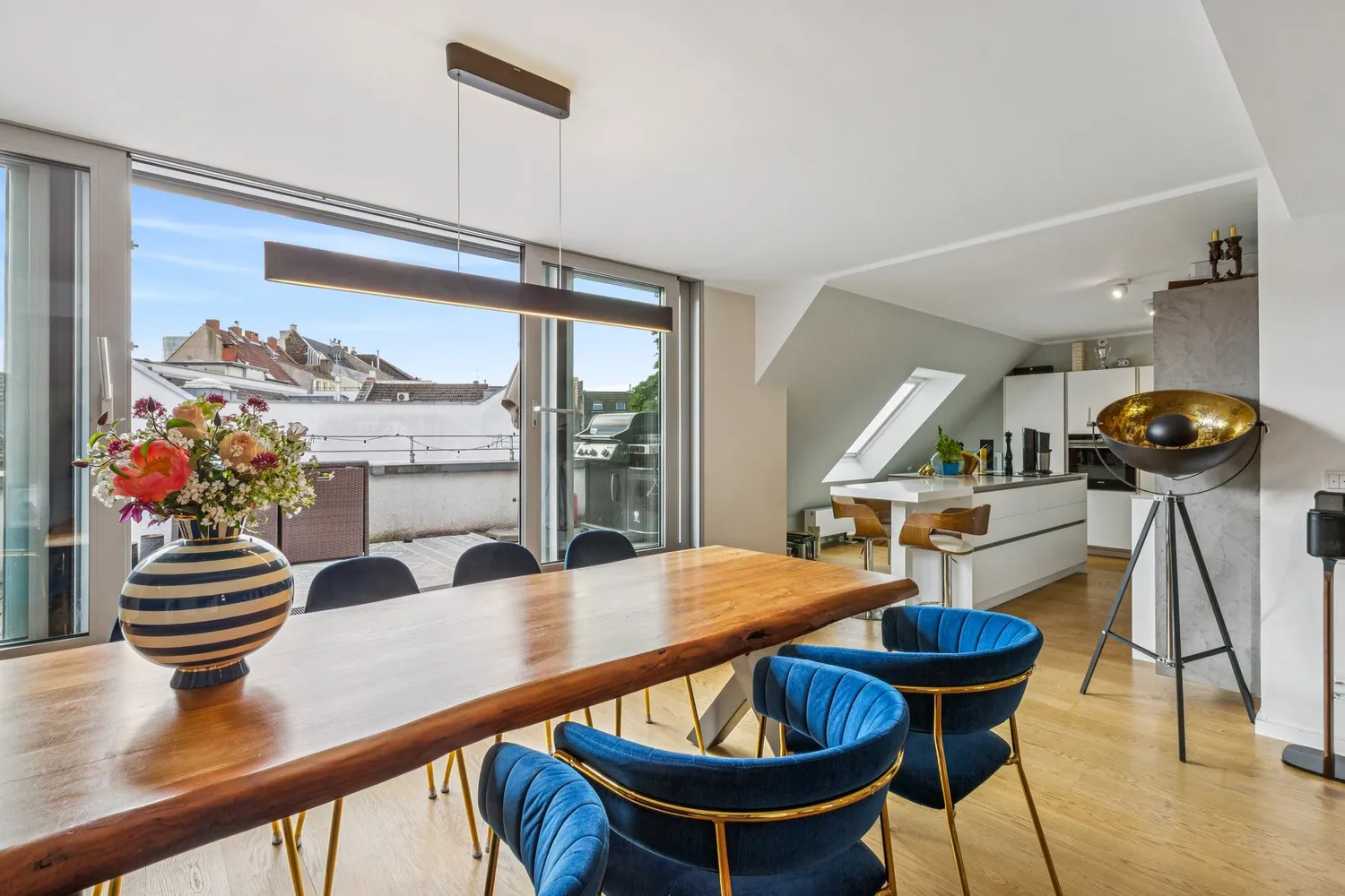 4 Zimmer Wohnung mit 189 m² in Düsseldorf – Bild 1