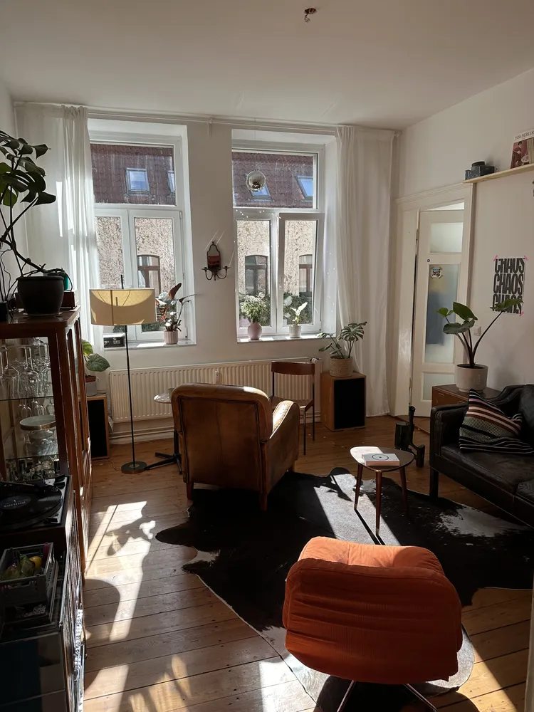 6 Zimmer Wohnung mit 120 m² in Hannover – Bild 1