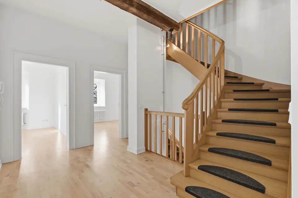 6 Zimmer Wohnung mit 235 m² in Bornheim – Bild 8