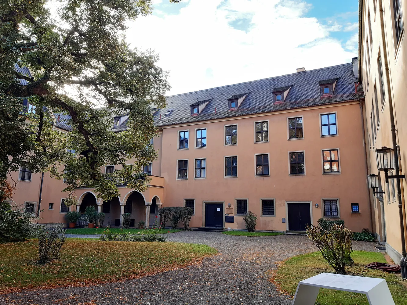 2 Zimmer Wohnung mit 73 m² in Augsburg – Bild 1