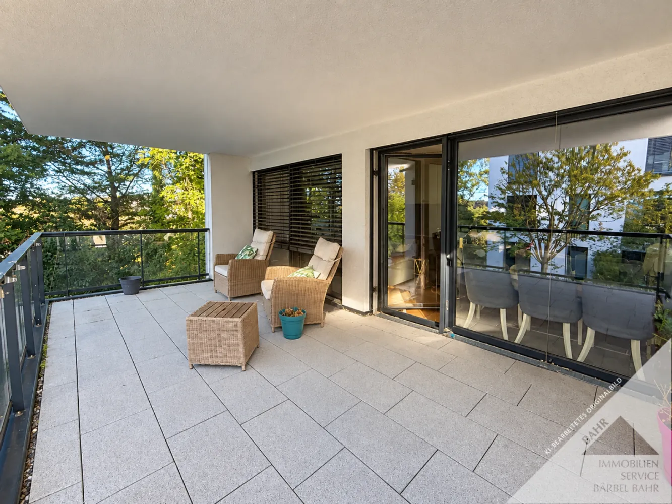 6 Zimmer Wohnung mit 157 m² in Stuttgart – Bild 1