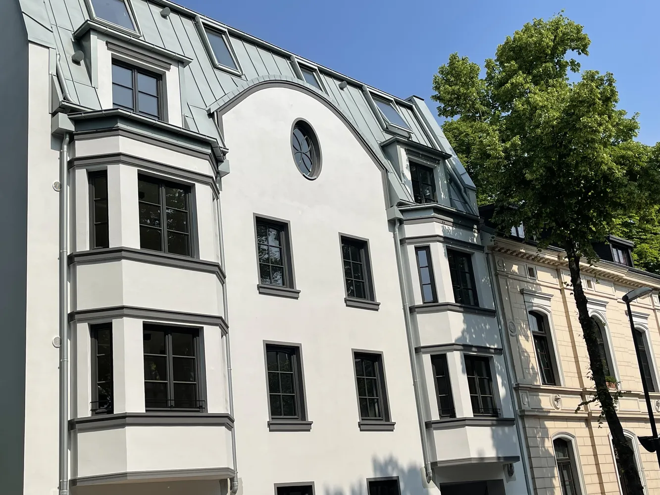 4 Zimmer Wohnung mit 150 m² in Düsseldorf – Bild 1
