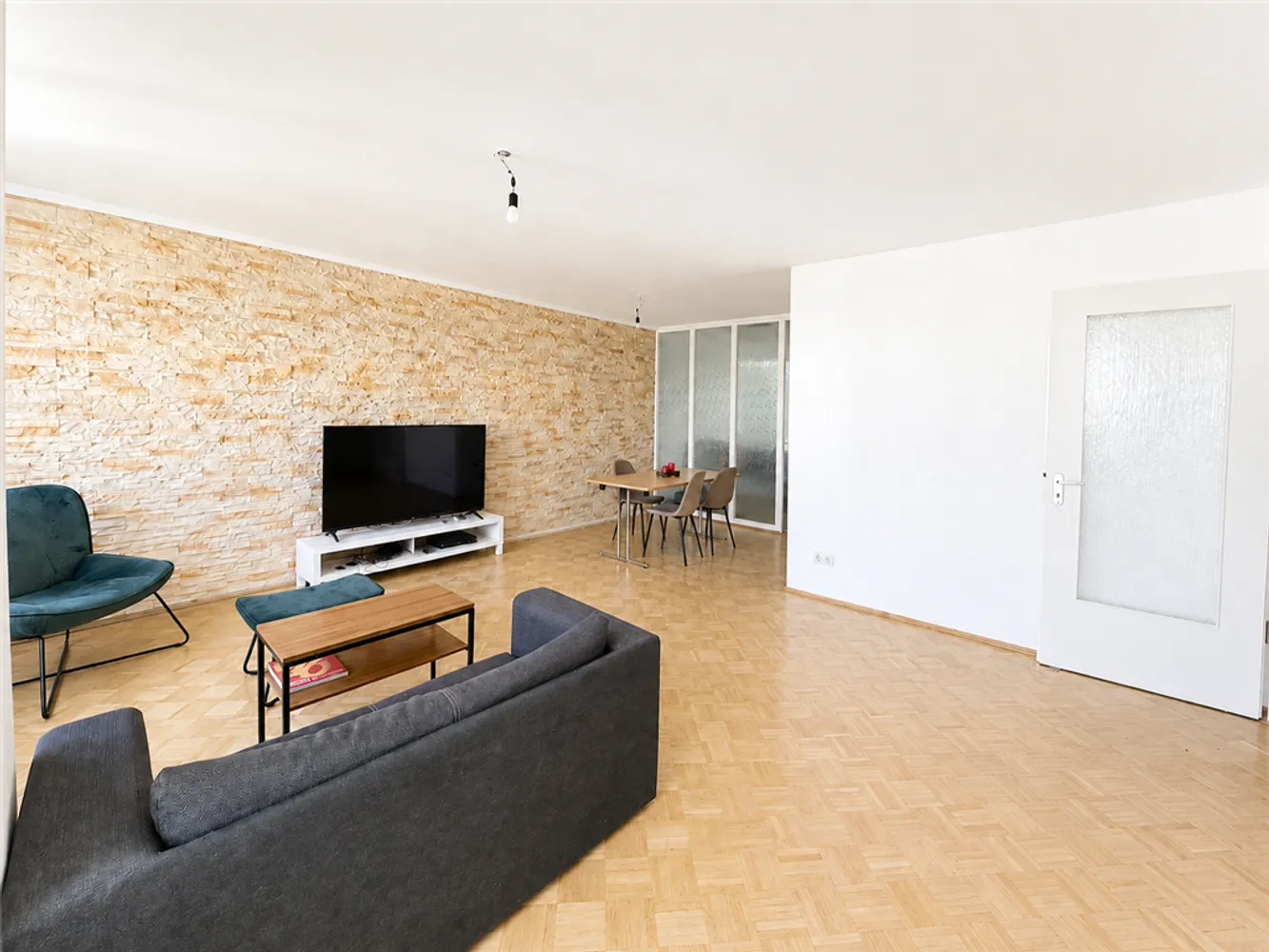 4 Zimmer Wohnung mit 103 m² in München – Bild 2