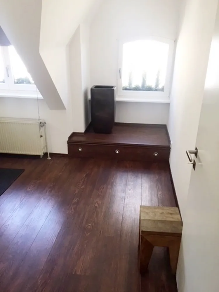 4 Zimmer Wohnung mit 100 m² in Wiesbaden – Bild 2