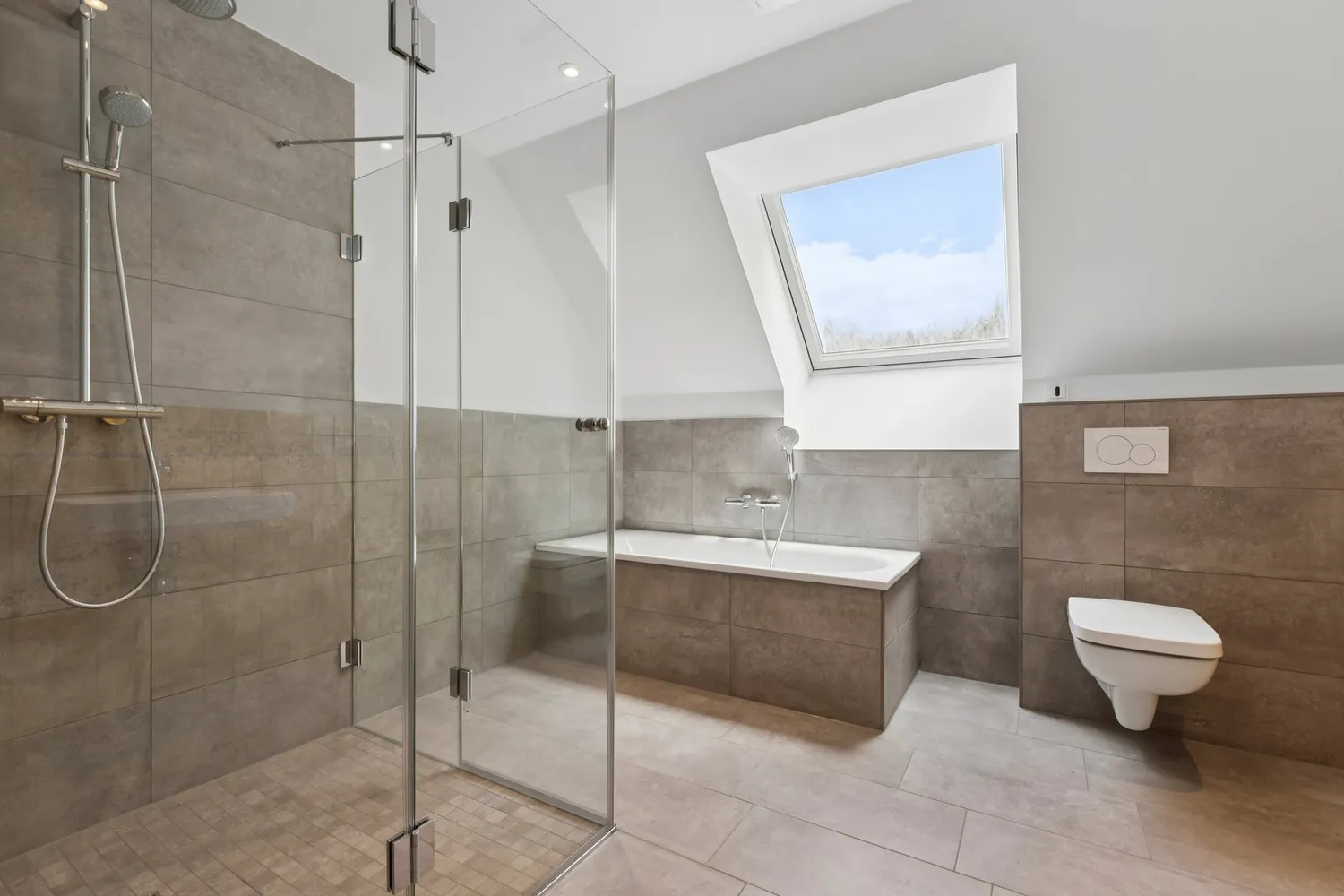 4 Zimmer Wohnung mit 195 m² in Ratingen – Bild 4