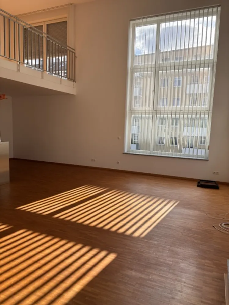 2 Zimmer Wohnung mit 108 m² in München – Bild 2