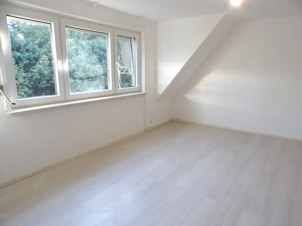4 Zimmer Wohnung mit 98 m² in Hannover – Bild 2