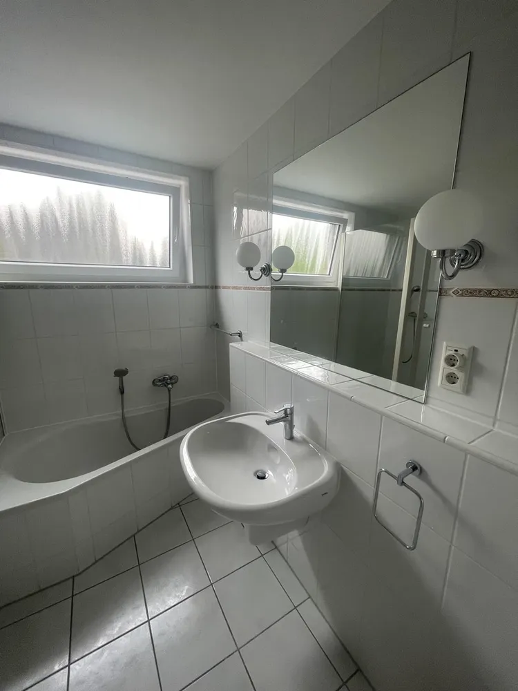 4 Zimmer Wohnung mit 100 m² in Düsseldorf – Bild 4