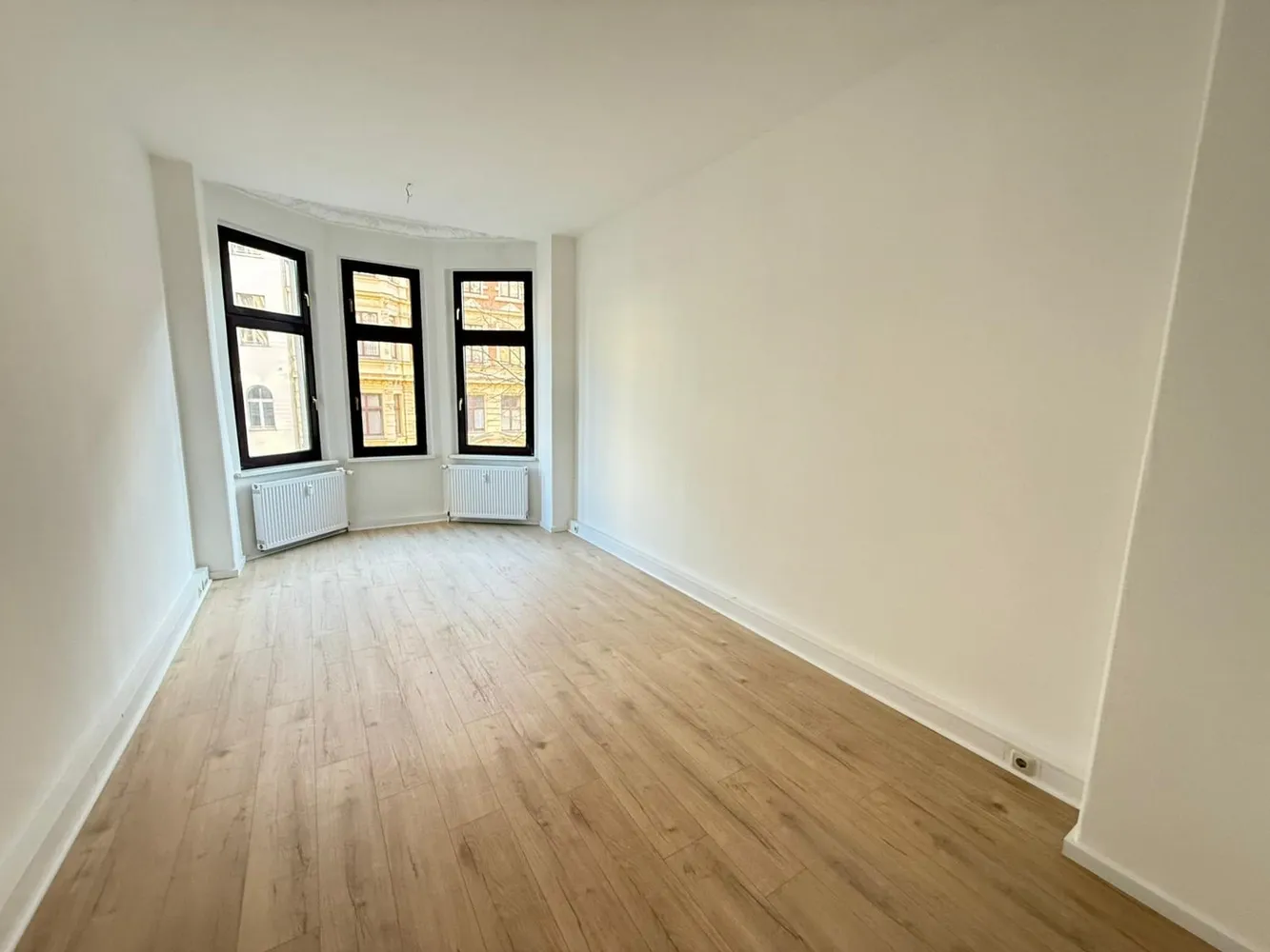 5 Zimmer Wohnung mit 120 m² in Magdeburg – Bild 2