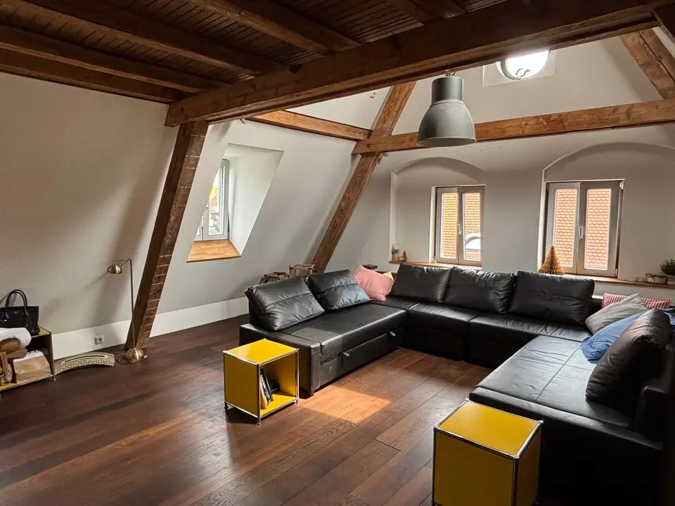 5 Zimmer Wohnung mit 180 m² in Augsburg – Bild 1