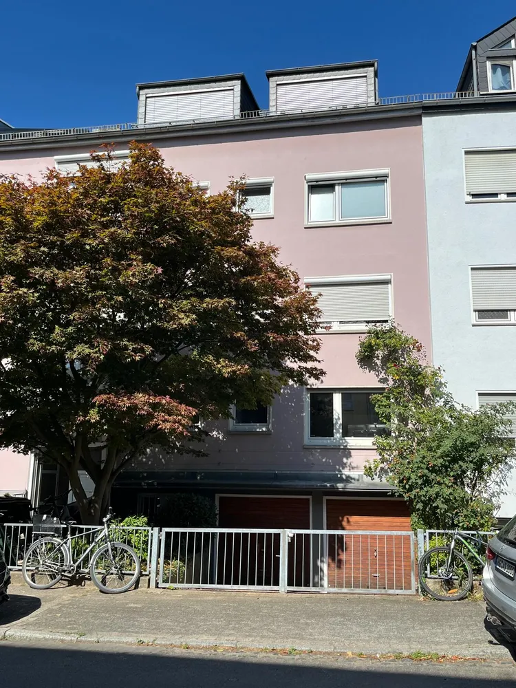 5 Zimmer Wohnung mit 142 m² in Frankfurt am Main – Bild 2