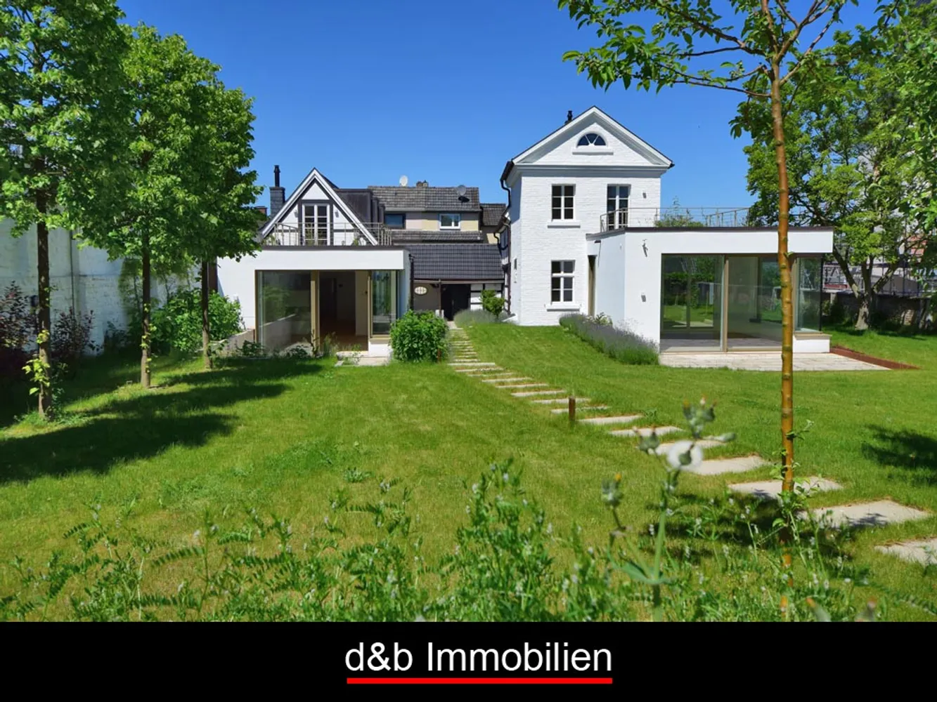 9 room house with 320 m² in Bonn – Photo 1