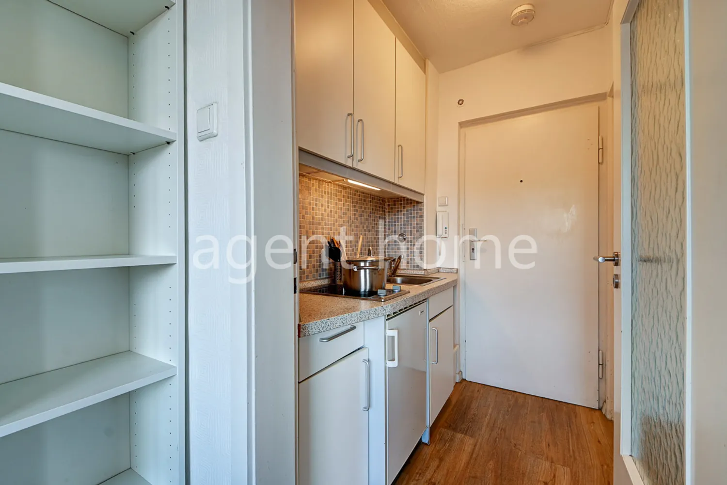 1 room apartment with 30 m² in Stuttgart – Photo 3