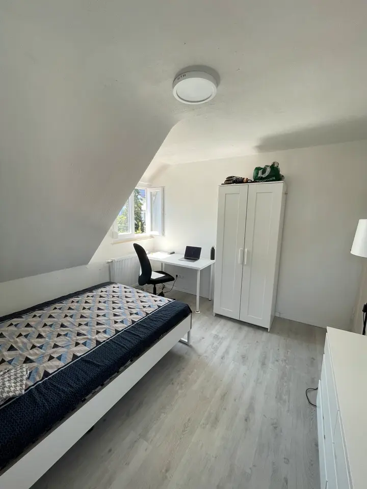 Shared room with 35 m² in Stuttgart – Photo 4