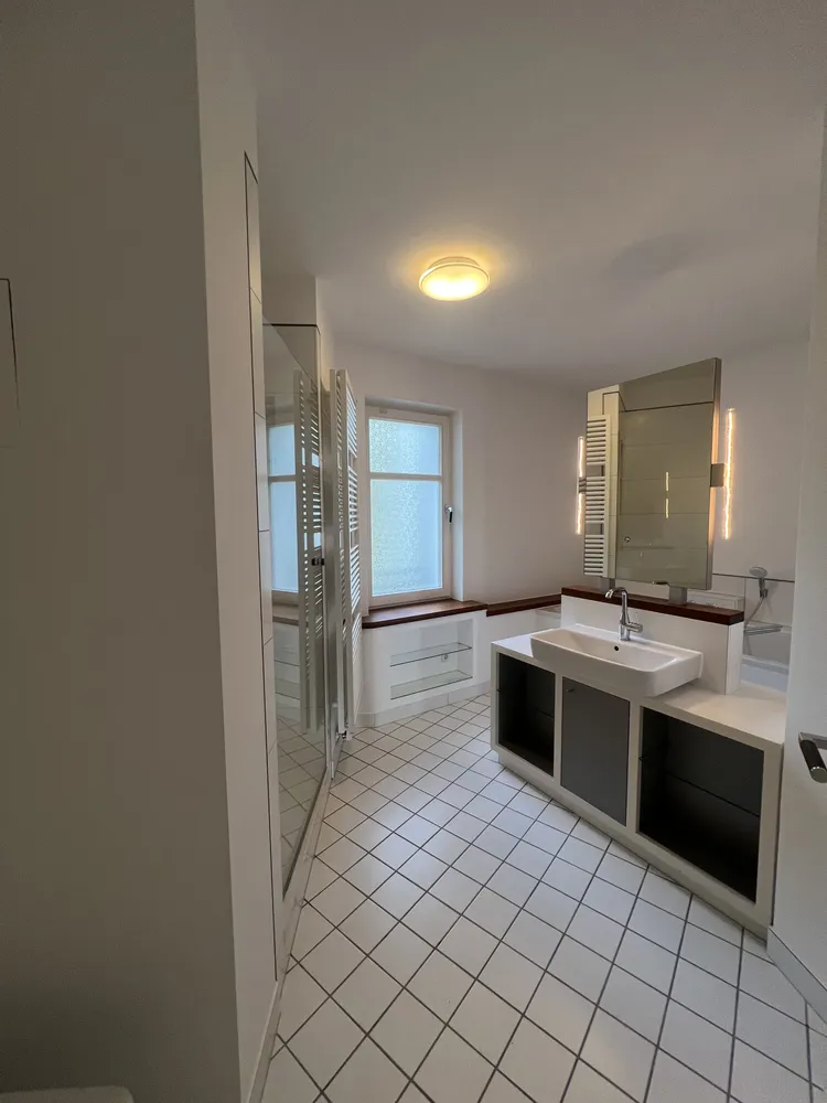 4 Zimmer Wohnung mit 125 m² in Wiesbaden – Bild 4