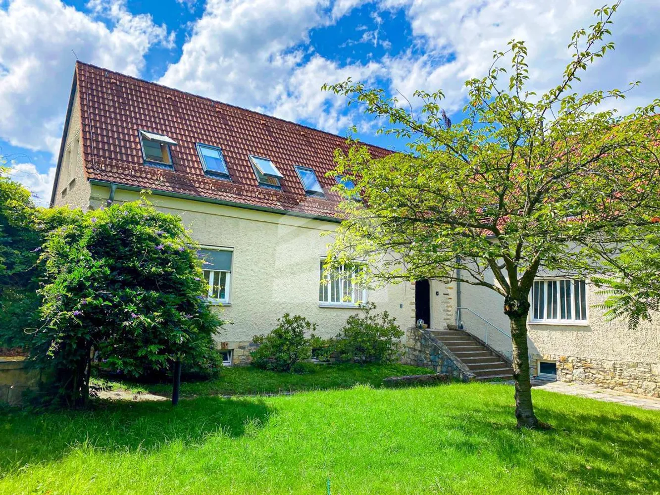 6 Zimmer Wohnung mit 255 m² in Dresden – Bild 1