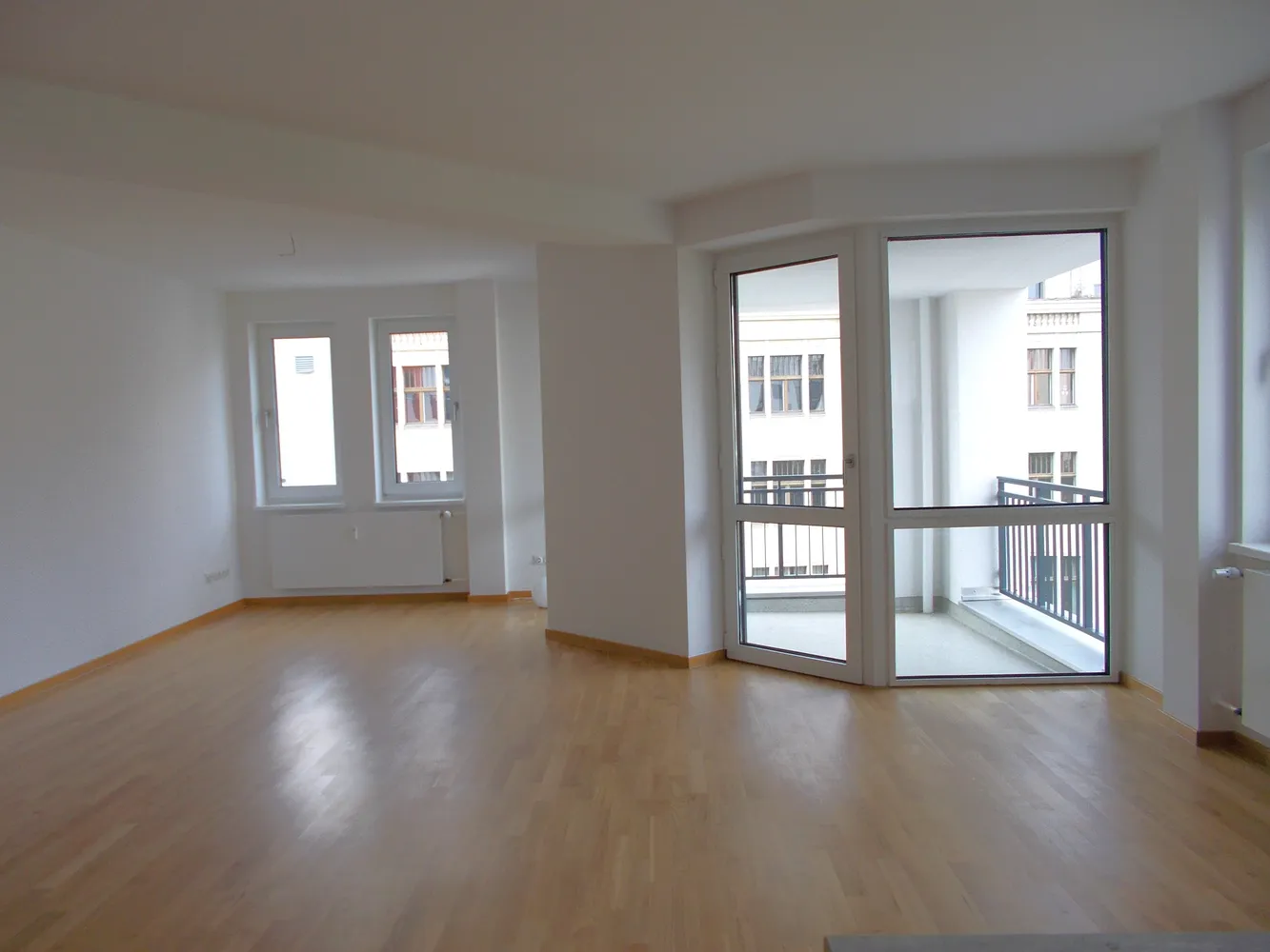 2 Zimmer Wohnung mit 82 m² in Berlin – Bild 2