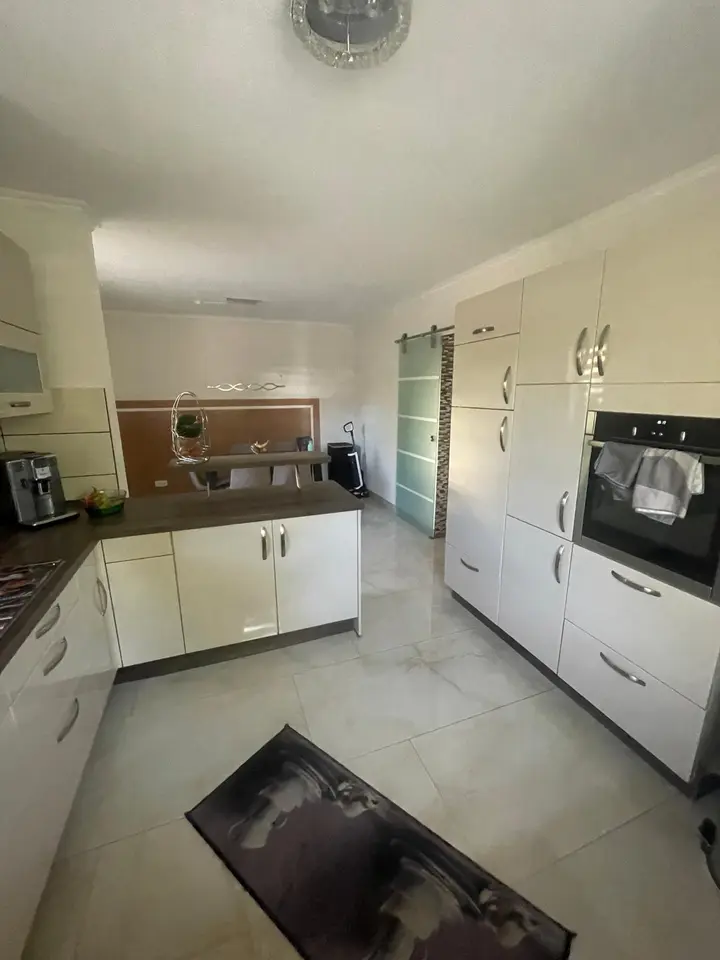 6 Zimmer Haus mit 160 m² in Metzingen – Bild 2