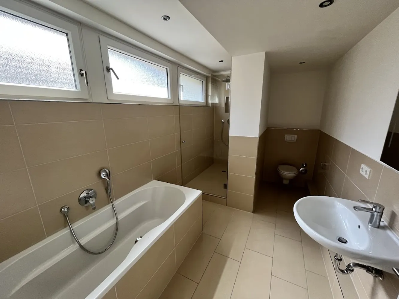 4 Zimmer Wohnung mit 160 m² in Wiesbaden – Bild 5