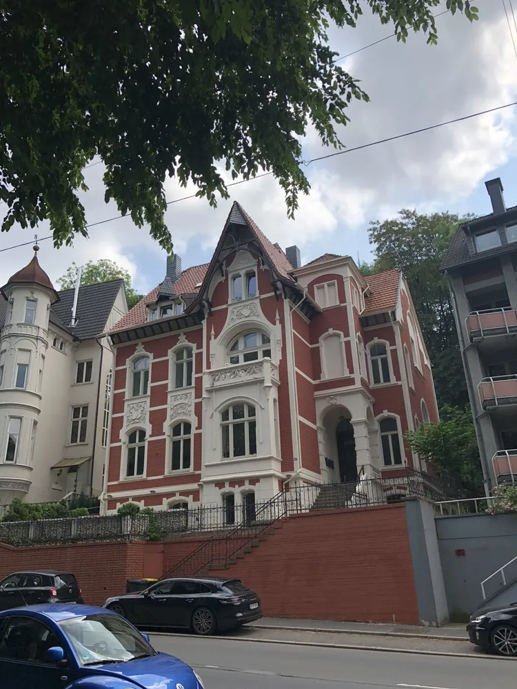 4 Zimmer Wohnung mit 125 m² in Wuppertal – Bild 1