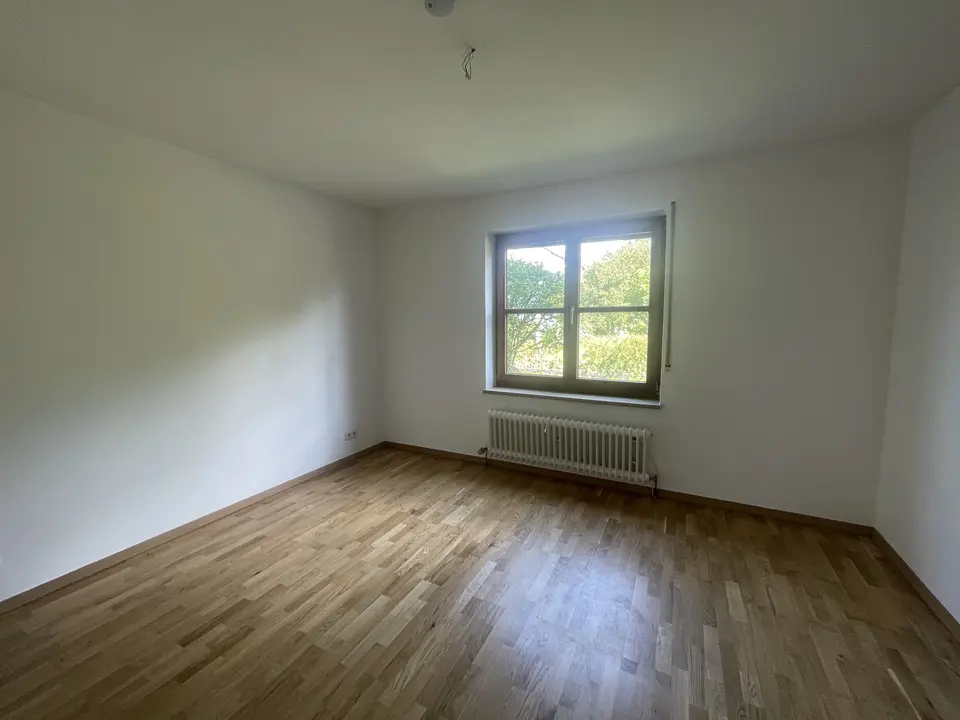 4 Zimmer Wohnung mit 100 m² in Karlsruhe – Bild 2