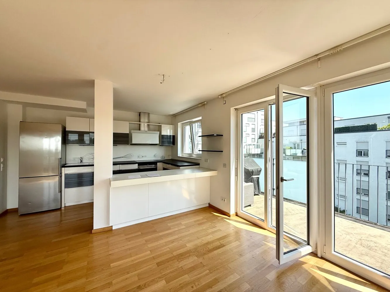 4 Zimmer Wohnung mit 115 m² in Frankfurt am Main – Bild 2