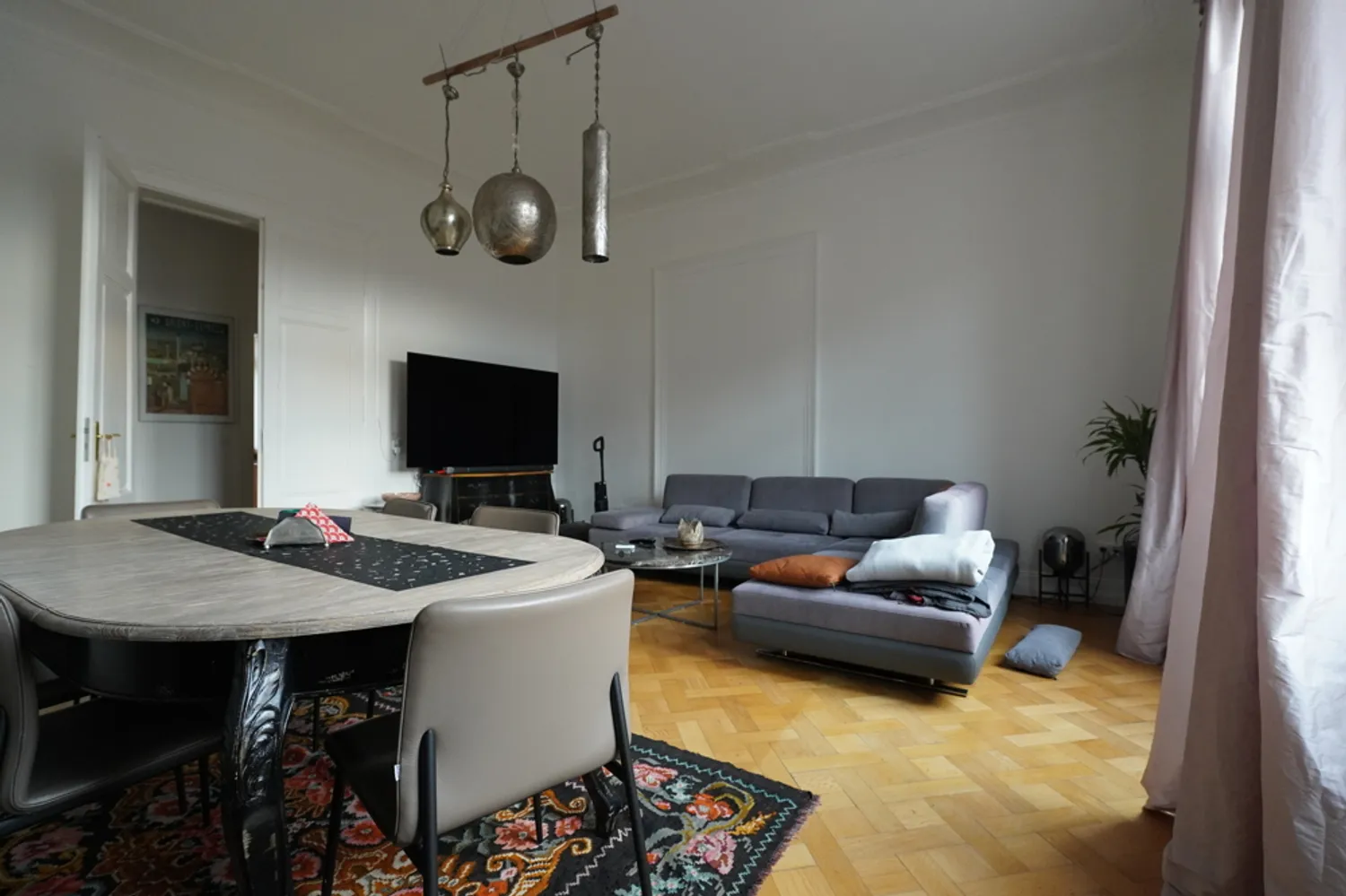 6 Zimmer Wohnung mit 225 m² in Wiesbaden – Bild 2