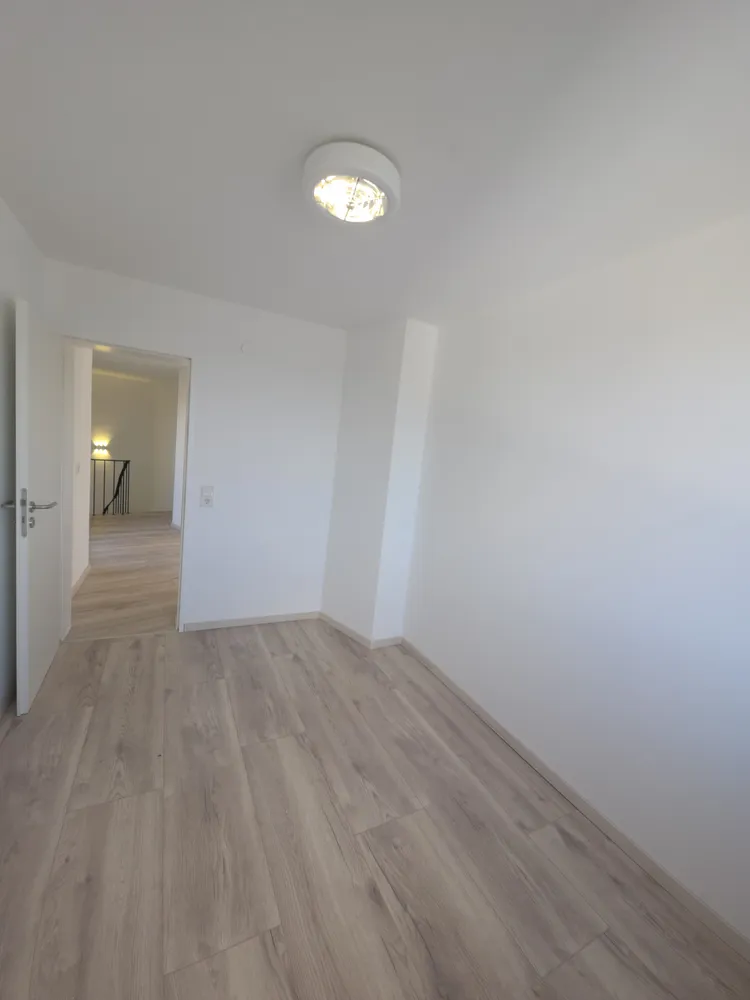 4 Zimmer Wohnung mit 118 m² in Düsseldorf – Bild 4