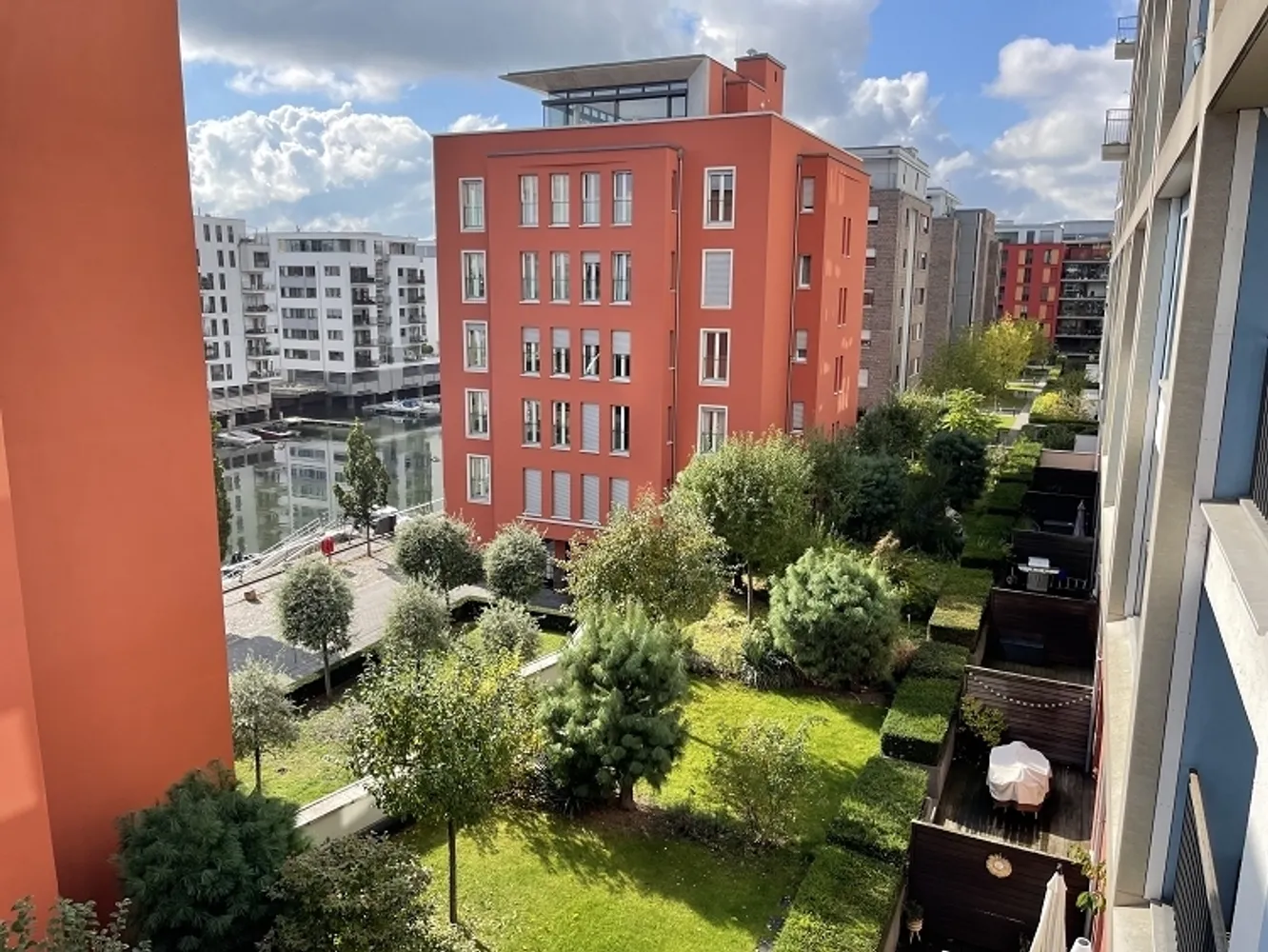 3 Zimmer Wohnung mit 97 m² in Frankfurt am Main – Bild 2