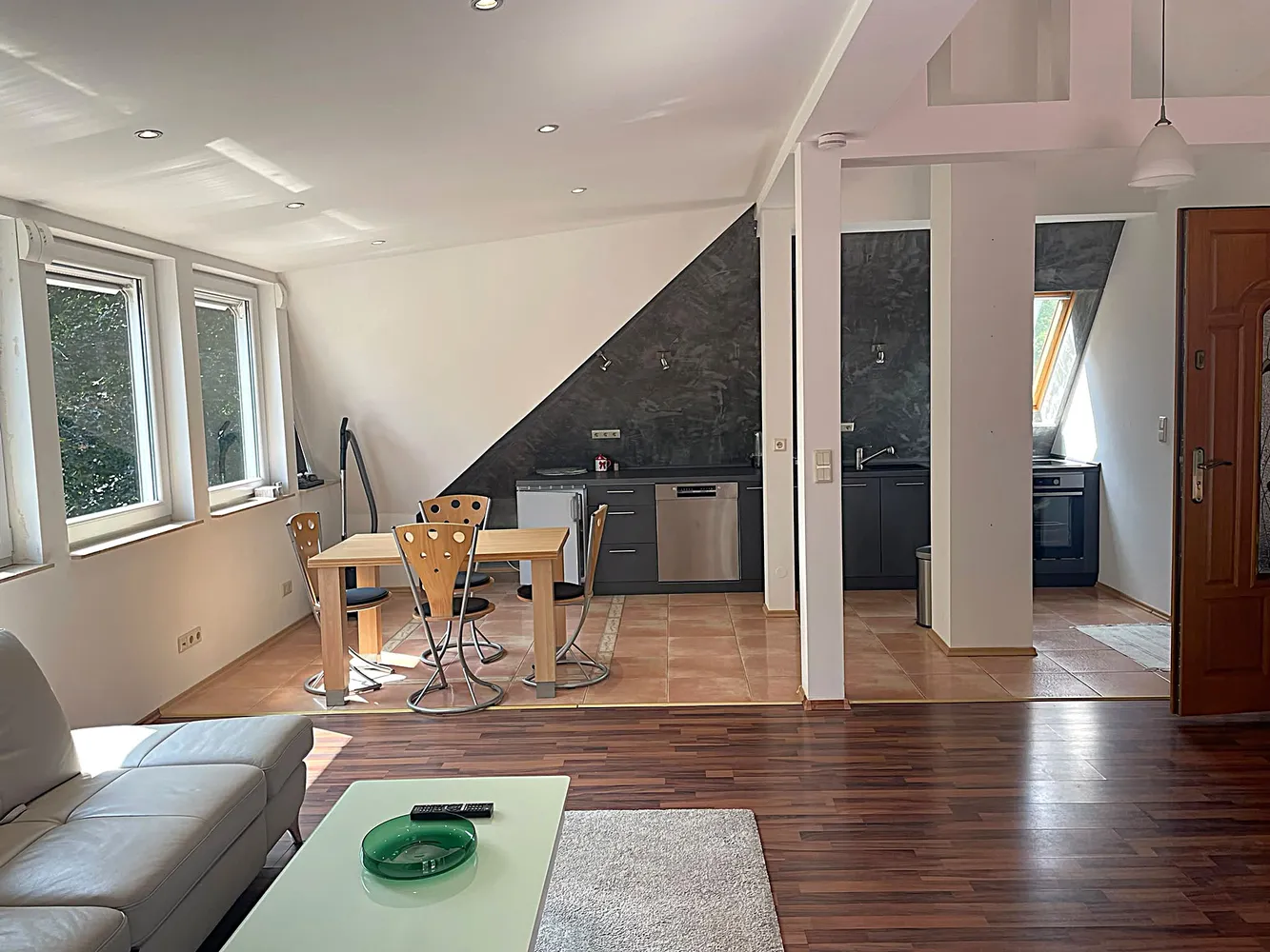 2 Zimmer Wohnung mit 106 m² in Berlin – Bild 3