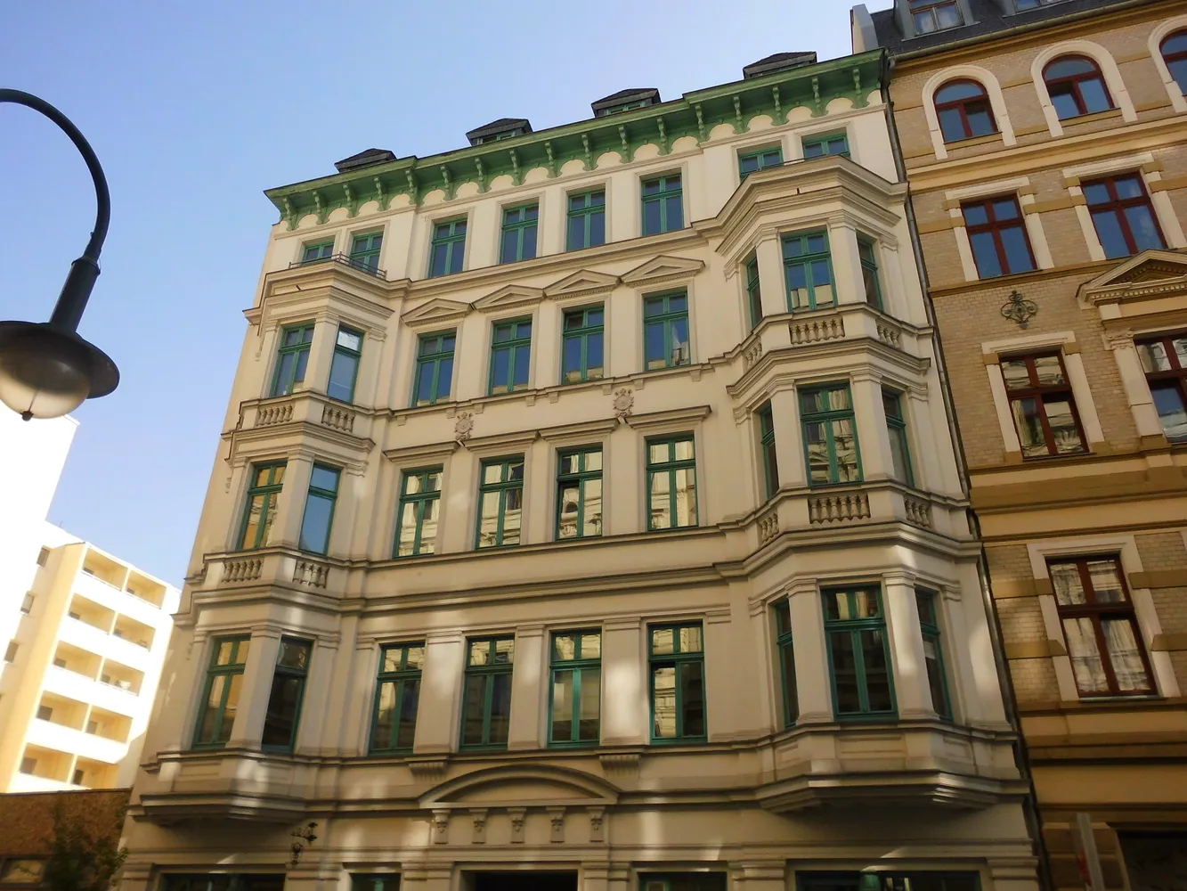 4 Zimmer Wohnung mit 126 m² in Magdeburg – Bild 2