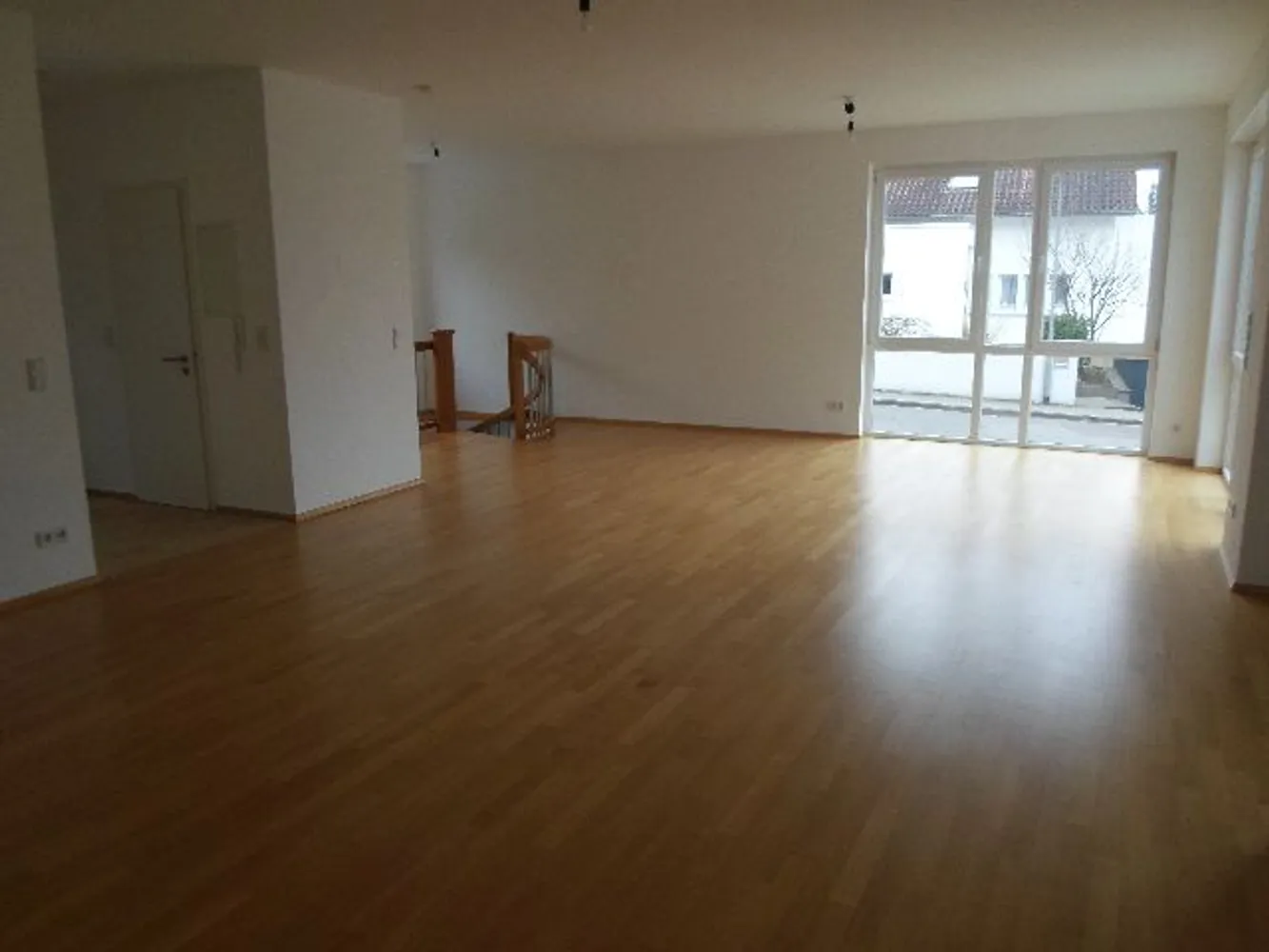 4 Zimmer Wohnung mit 144 m² in Wiesbaden – Bild 2