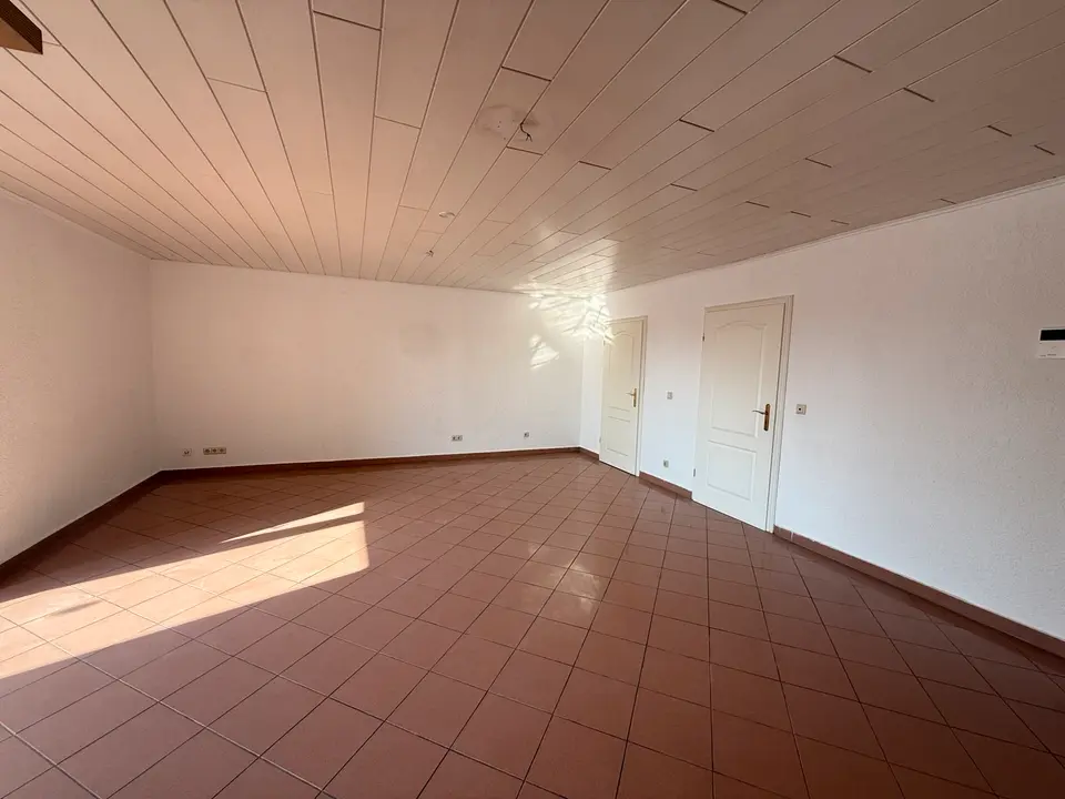 5 Zimmer Wohnung mit 110 m² in Karlsruhe – Bild 2