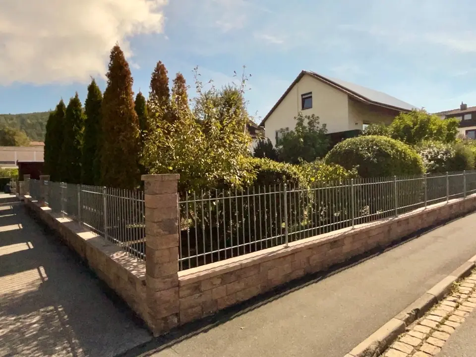 8 Zimmer Haus mit 235 m² in Sonneberg – Bild 2