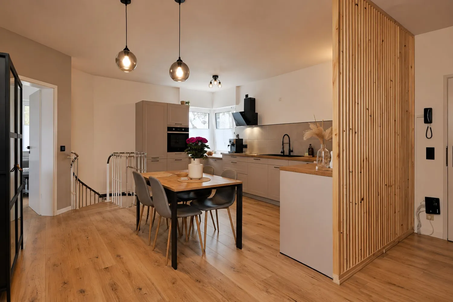 7 Zimmer Wohnung mit 215 m² in Duisburg – Bild 7