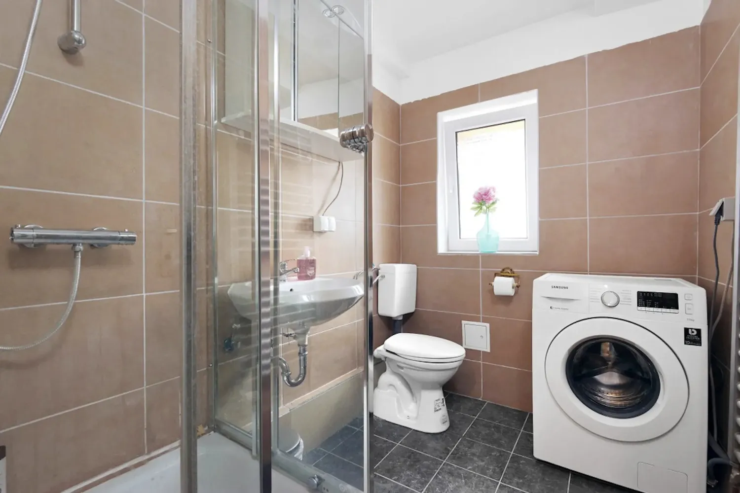 Shared room with 10 m² in Berlin – Photo 1