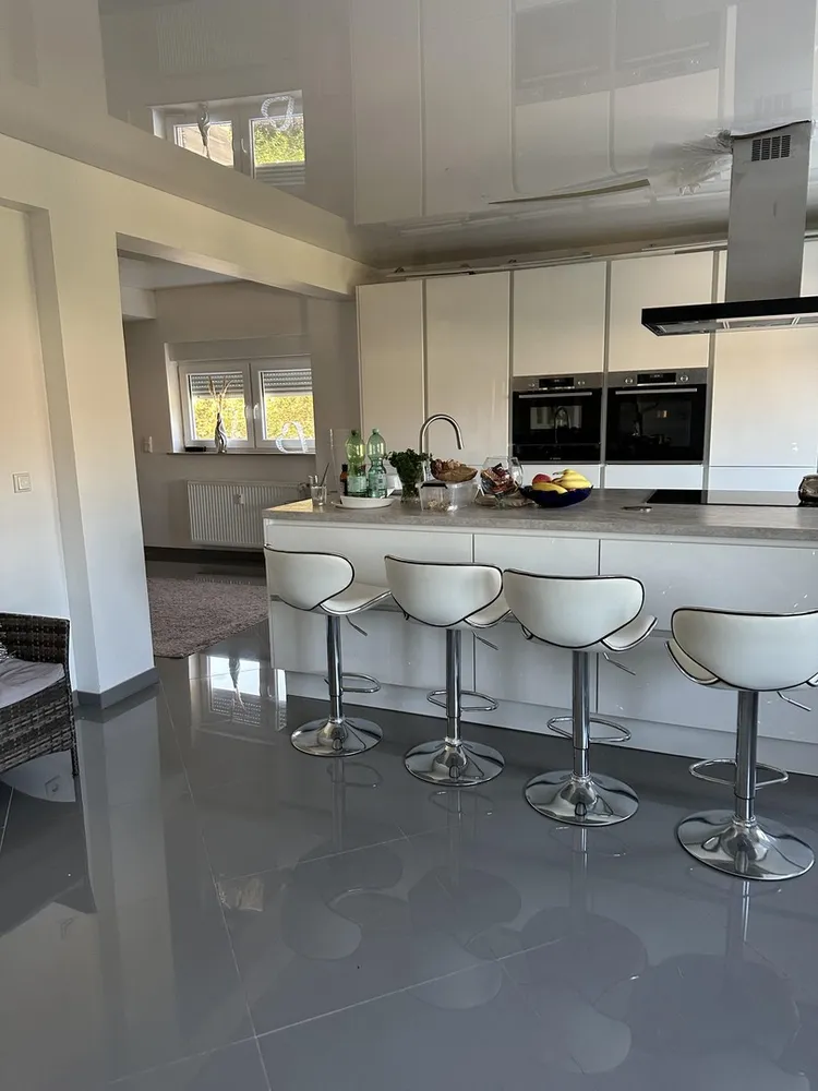 6 Zimmer Wohnung mit 165 m² in Leverkusen – Bild 1